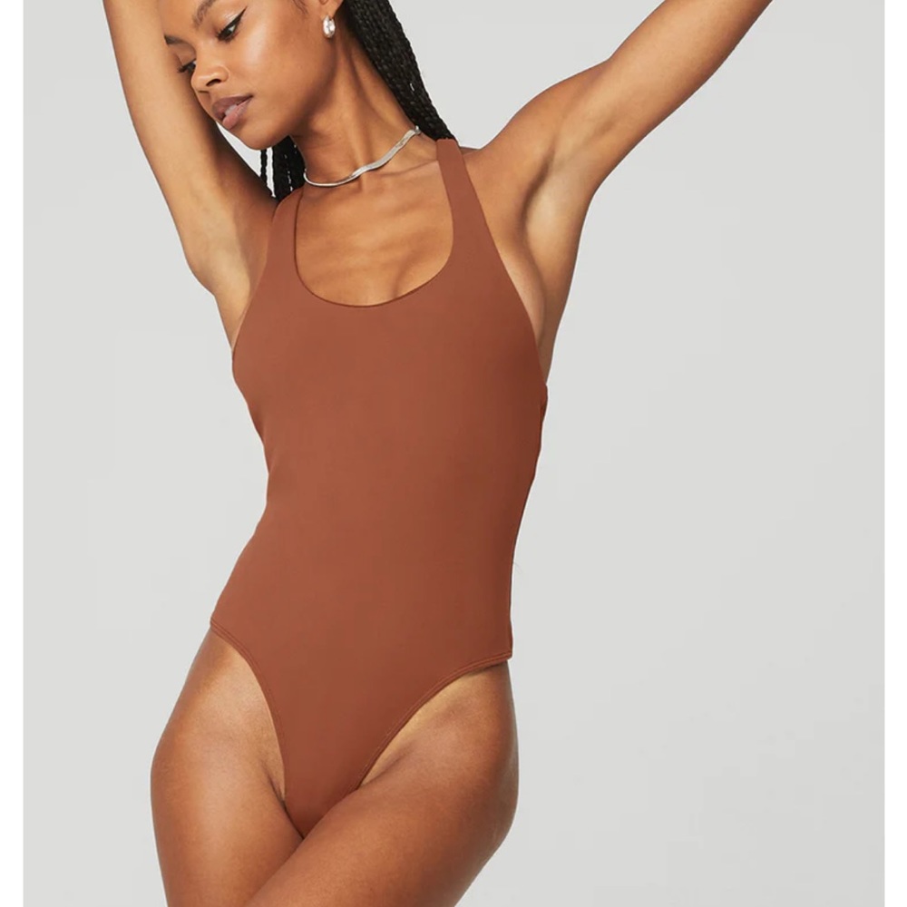 Alo sleek bodysuit xs in rust